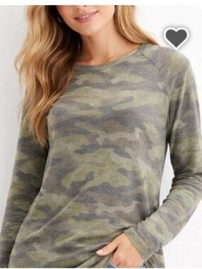 Women’s Long-Sleeve Crewneck Top - Olive Camo